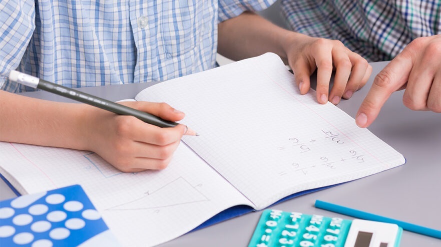 الدروس الخصوصية تخلق الغباء في المجتمع